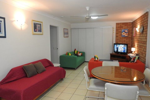 Immaculate First Floor Waterfront Unit Welsby Pde Bongaree - New Castle Tourism 3