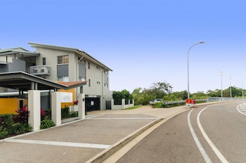 City Stadium Apartment On The Riverfront - Newcastle Accommodation 0