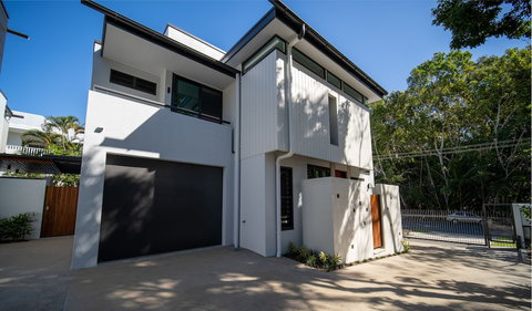 Aria Port Douglas Villas - New Castle Tourism 1