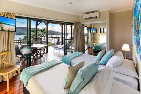 NEWLY BEAUTFULLY RENOVATED 16 The Casuarina 3 Bedroom House With 180 Degree Ocean Views - Newcastle Accommodation 3