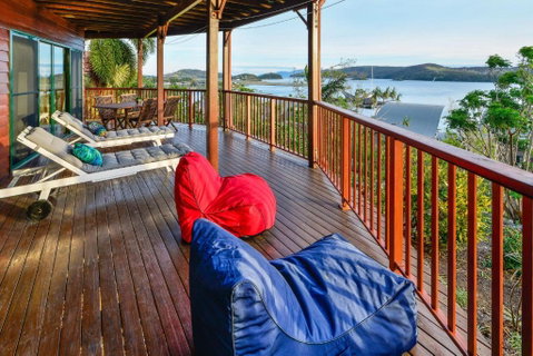 NEWLY BEAUTFULLY RENOVATED 16 The Casuarina 3 Bedroom House With 180 Degree Ocean Views - Newcastle Accommodation 4