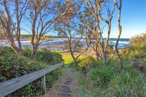 Seaside Beach House 25 Seaside Pde - Newcastle Accommodation 3