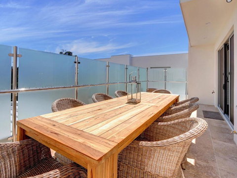 Rosalea By The Bay - Newcastle Accommodation 3