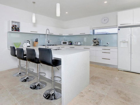 Rosalea By The Bay - Newcastle Accommodation 4