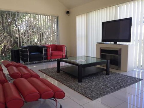 The White House Sandy Point - New Castle Tourism 3