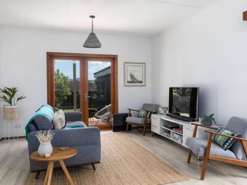 SPINDRIFT Kiama & Surrounds 4pm Check Out Sundays - New Castle Tourism 0