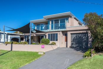 DOLPHIN VIEWS - Newcastle Accommodation 3