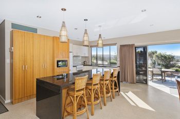 DOLPHIN VIEWS - Newcastle Accommodation 4