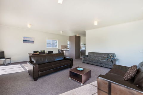 Julieanne - Newcastle Accommodation 6