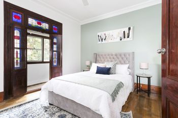 Spacious 3 Bedroom Minutes To CBD - New Castle Tourism 2