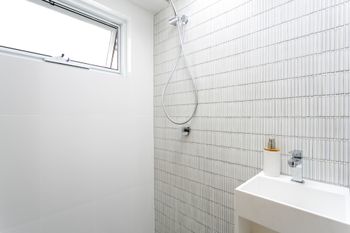 Spacious 3 Bedroom Minutes To CBD - New Castle Tourism 1