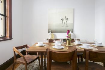 Spacious 3 Bedroom Minutes To CBD - New Castle Tourism 4