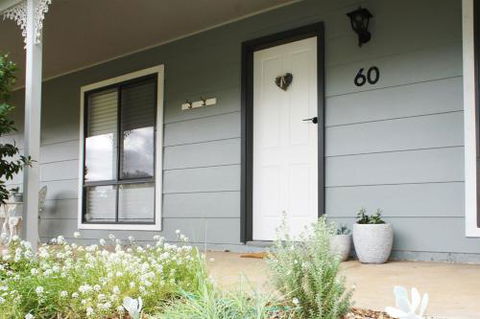 Charlottes Honor River & Golf Cottage - New Castle Tourism 2