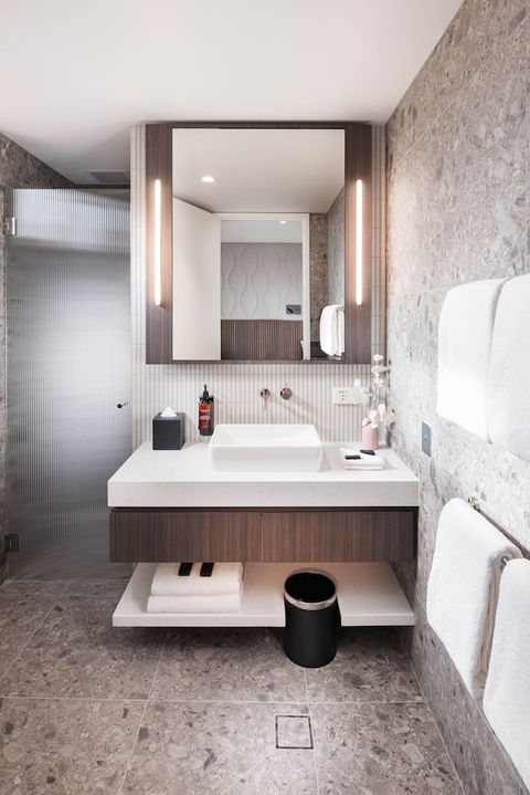 Majestic M Suites - New Castle Tourism 5