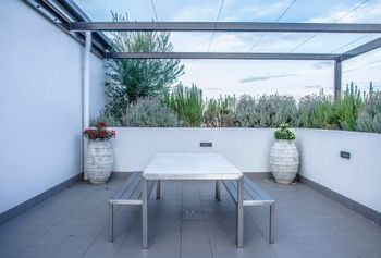 Vibrant City Pad - New Castle Tourism 6