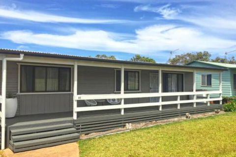 The Relax Shack At Culburra Beach Sleeps 7 - Newcastle Accommodation 0