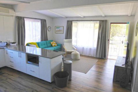 The Relax Shack At Culburra Beach Sleeps 7 - Newcastle Accommodation 3