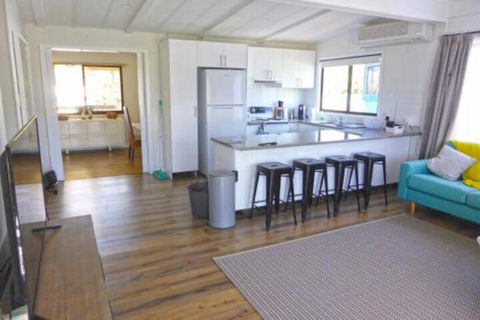 The Relax Shack At Culburra Beach Sleeps 7 - Newcastle Accommodation 7