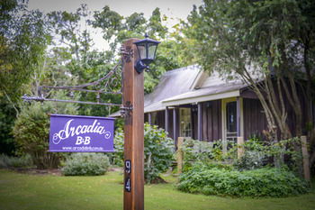 Arcadia Bed & Breakfast & Cottages - Newcastle Accommodation 0