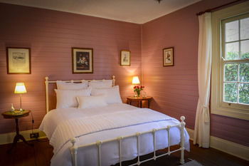 Arcadia Bed & Breakfast & Cottages - Newcastle Accommodation 5