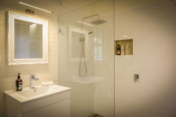 Arcadia Bed & Breakfast & Cottages - Newcastle Accommodation 3