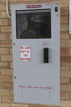 Across Country Motor Inn - Newcastle Accommodation 6