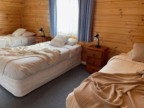 Dunes - Elegant Beach Villa With Huge Swim Spa - Newcastle Accommodation 5