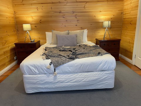 Dunes - Elegant Beach Villa With Huge Swim Spa - Newcastle Accommodation 3