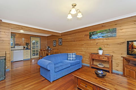 Dunes - Elegant Beach Villa With Huge Swim Spa - Newcastle Accommodation 4