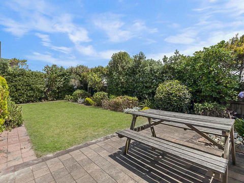 Swimmers Rest - Uninterrupted Panoramic Ocean Views - 1 Bedroom - Newcastle Accommodation 6
