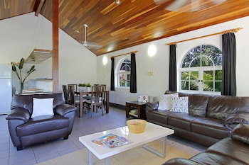 A PERFECT STAY - Clarkes Beach Villa - New Castle Tourism 6