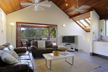 A PERFECT STAY - Clarkes Beach Villa - New Castle Tourism 0