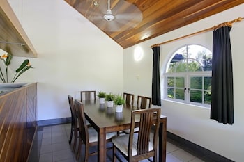 A PERFECT STAY - Clarkes Beach Villa - New Castle Tourism 4