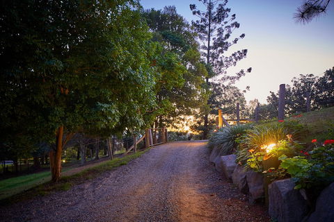 Dayboro Cottages & Llama Walks - New Castle Tourism 0