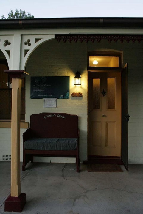 A Settler's Cottage - New Castle Tourism 1