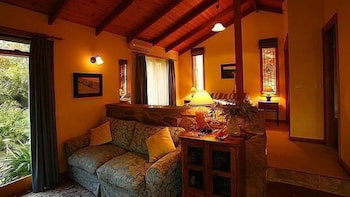 Wombat Hills Cottages - Newcastle Accommodation 2