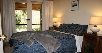 Wombat Hills Cottages - Newcastle Accommodation 3