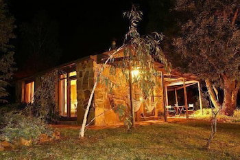Wombat Hills Cottages - Newcastle Accommodation 1