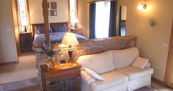 Wombat Hills Cottages - Newcastle Accommodation 5
