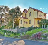 Two Story Bed  Breakfast - Newcastle Accommodation