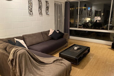 Apartment On Tennyson - New Castle Tourism 4