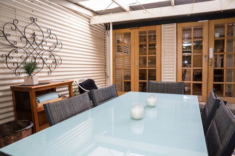 Wishing Well Cottage - New Castle Tourism 7