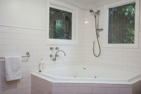 Wishing Well Cottage - New Castle Tourism 2