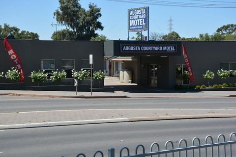 Augusta Courtyard Motel - New Castle Tourism 1