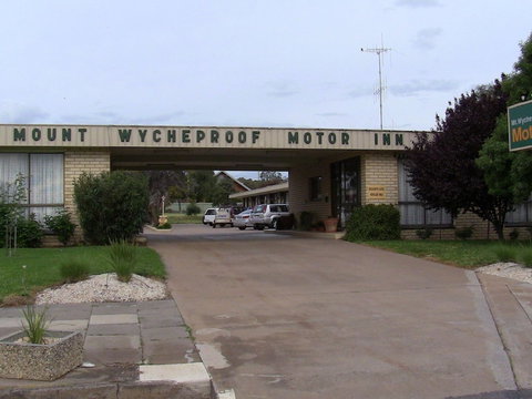 Mount Wycheproof Motor Inn - New Castle Tourism 2