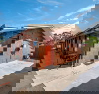 Golden Country Motel  Caravan Park - Newcastle Accommodation