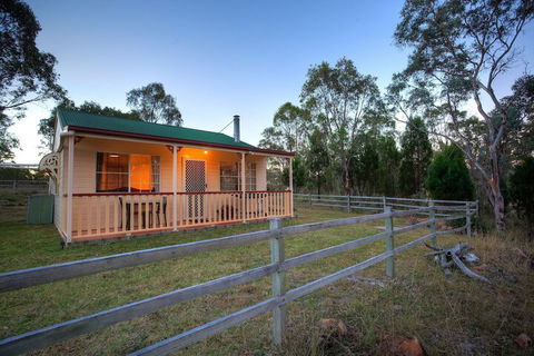 Accommodation Creek Cottages - New Castle Tourism 4