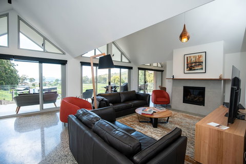 Adventure Bay Retreat - New Castle Tourism 6