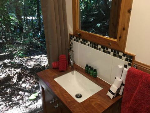 Figtree Getaway - Newcastle Accommodation 5