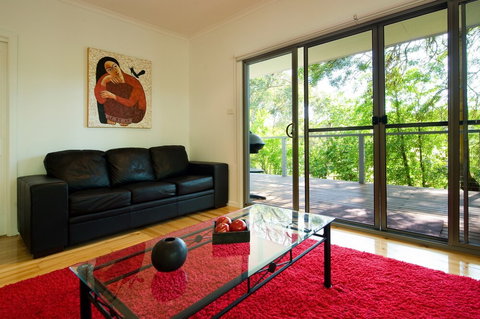 Apple Tree Cottage - Newcastle Accommodation 5